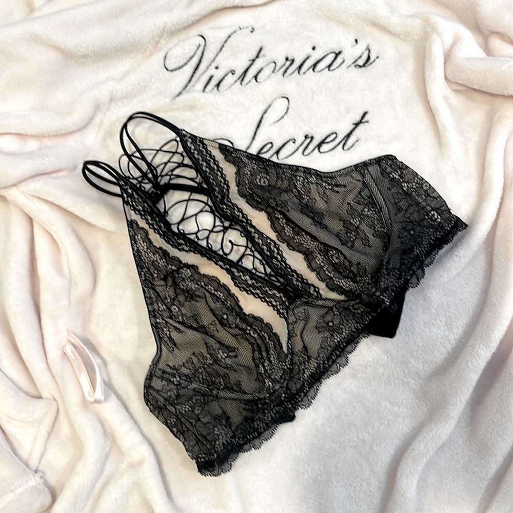 Victoria’s Secret black and cream lace bralette size medium